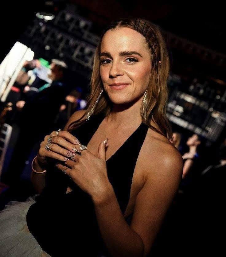 DhJYozAP Emma Watson. Just her face is enough 47.jpg